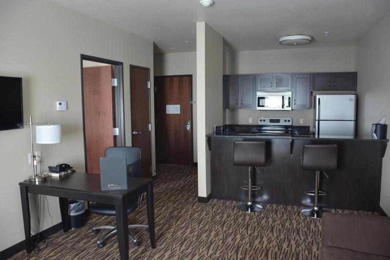 Roosevelt Inn & Suites Watford City Exteriér fotografie