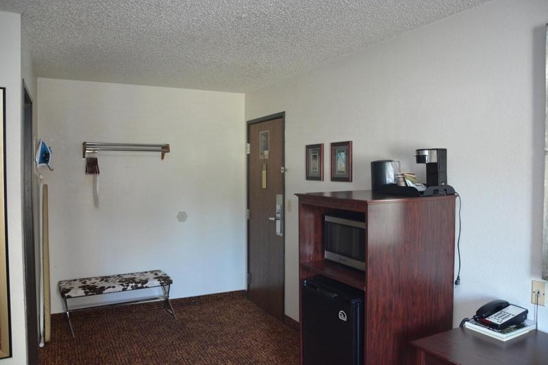 Roosevelt Inn & Suites Watford City Exteriér fotografie